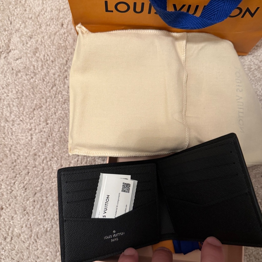 Louis Vuitton men’s wallet - Picture 2 of 5